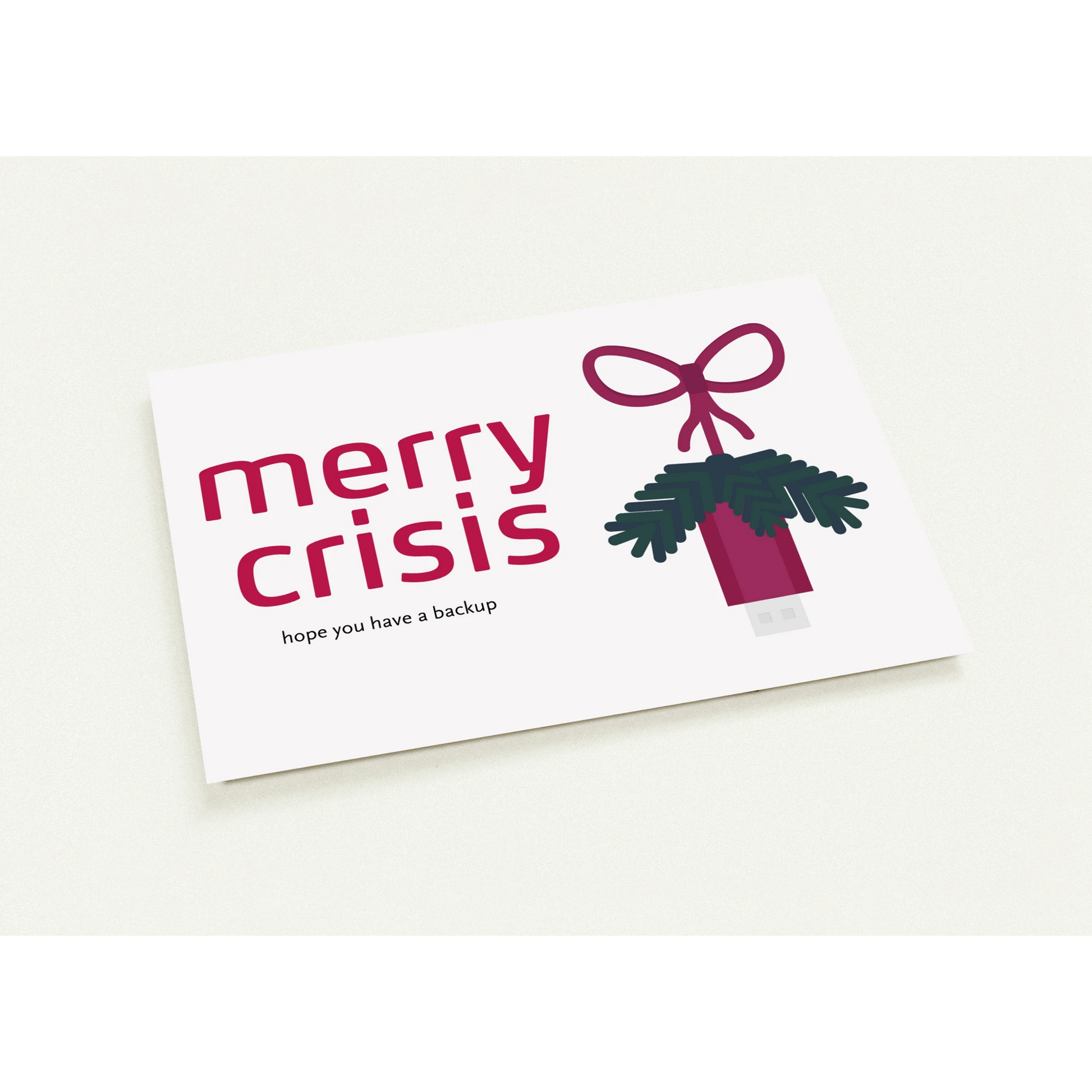 Horizontale Weihnachtskarten auf denen steht "Merry Crisis - hope you have a backup". Daneben ein illustrierter USB Stick an einer Schnur, mit Tannenzweigen.