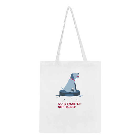 Weiße Tasche mit einem Hund auf einem Staubsauger und dem Satz "Work smarter not harder" 